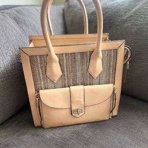 Henri bendel shoulder bag used once excellent condition. Will ship next day